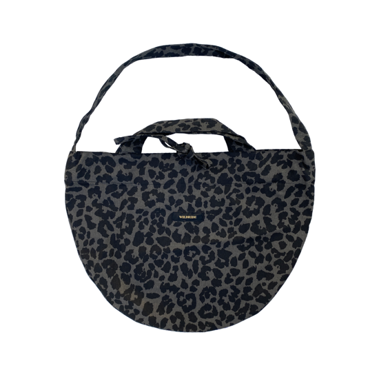 Bild von Wildride Grey Leopard Halbmond Tasche