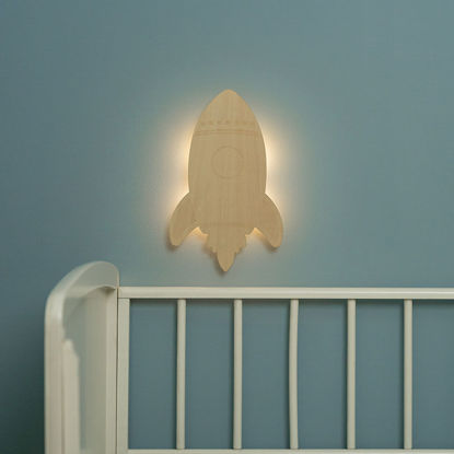 Bild von Wandlampe aus Holz Rakete