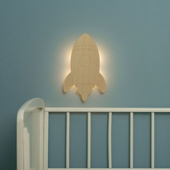 Bild von Wandlampe aus Holz Rakete